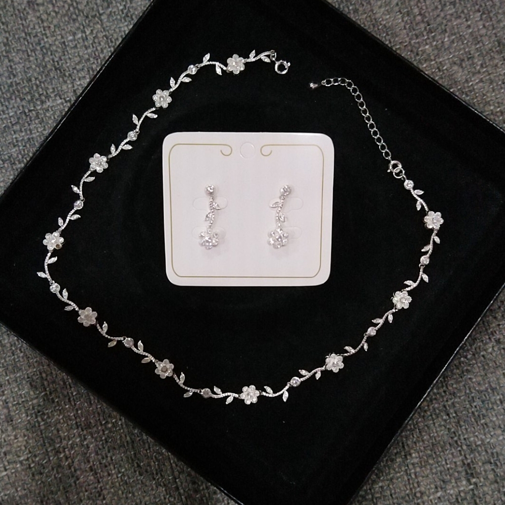 Things Remembered necklace/earrings w/box NWOT